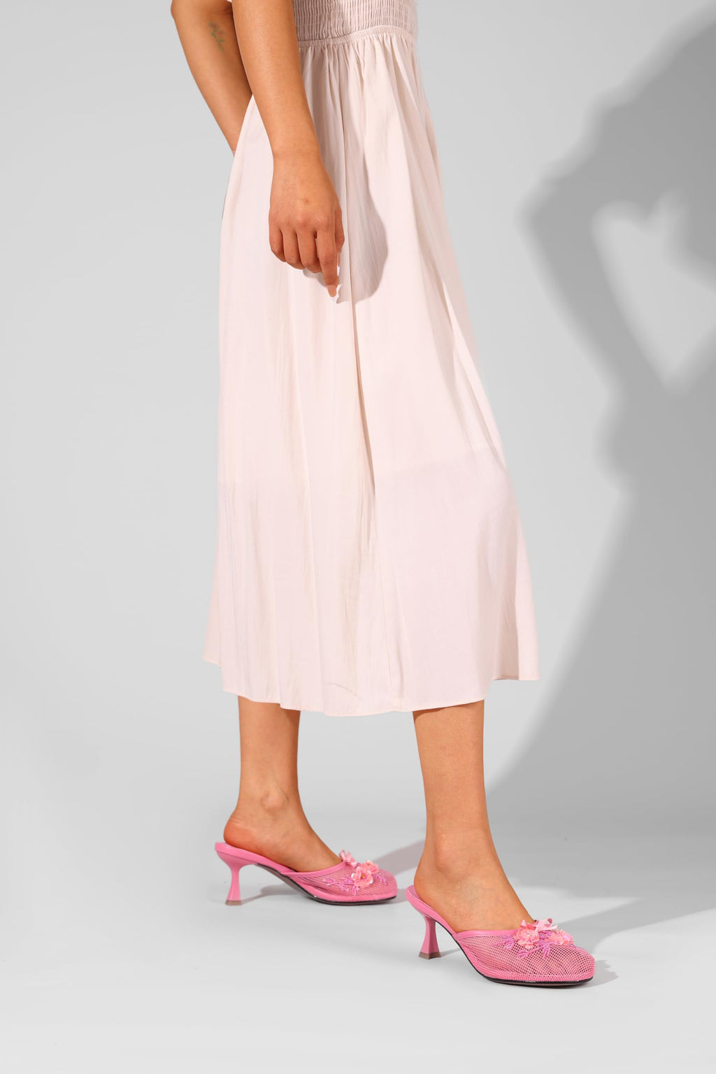 Tracieshoes Women's Mesh Mule Slip On Sandals With Floral Sequin Embellishments Round Toe Middle 2.5 Inch Heel Slides Slippers Pink