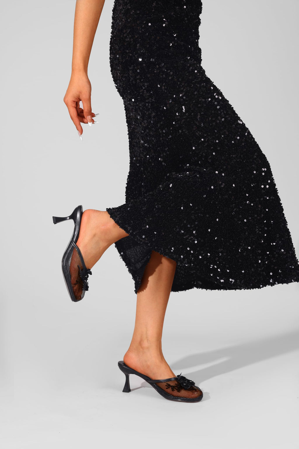 Tracieshoes Women's Mesh Mule Slip On Sandals With Floral Sequin Embellishments Round Toe Middle 2.5 Inch Heel Slides Slippers Black