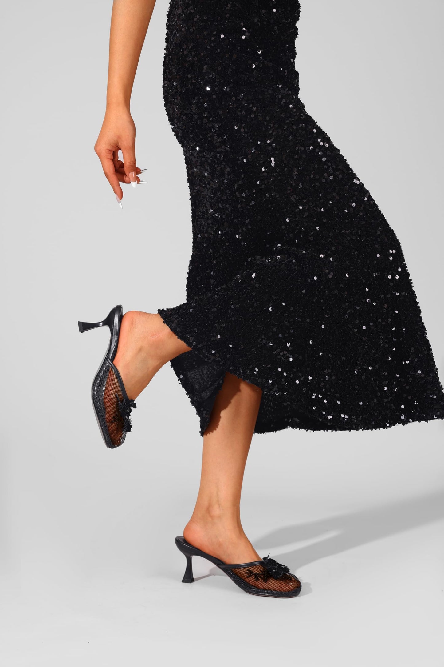 Tracieshoes Women's Mesh Mule Slip On Sandals With Floral Sequin Embellishments Round Toe Middle 2.5 Inch Heel Slides Slippers Black